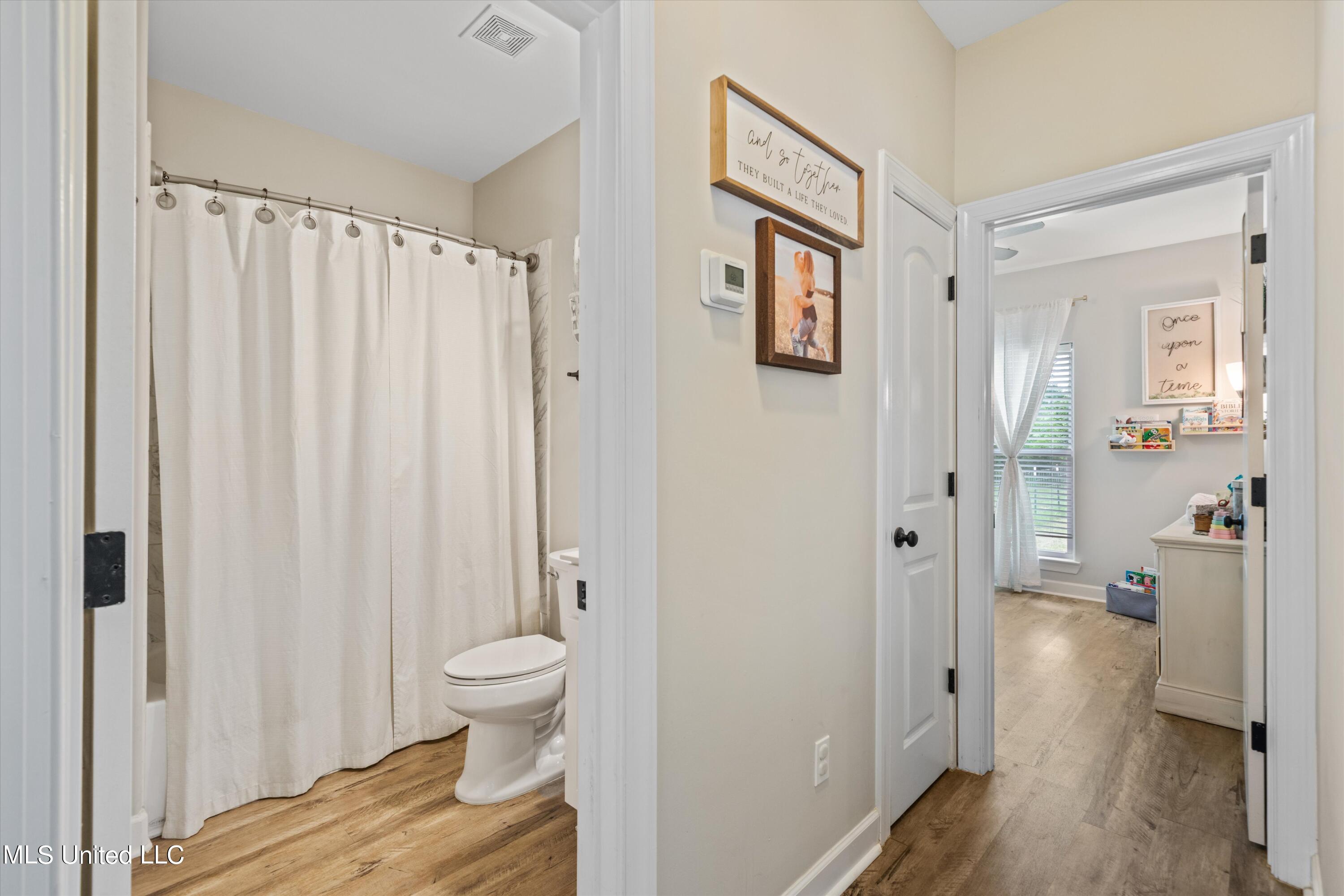 21 Moore Loop Byhalia, MS 38611 - Photo 16 of 22 Hall view