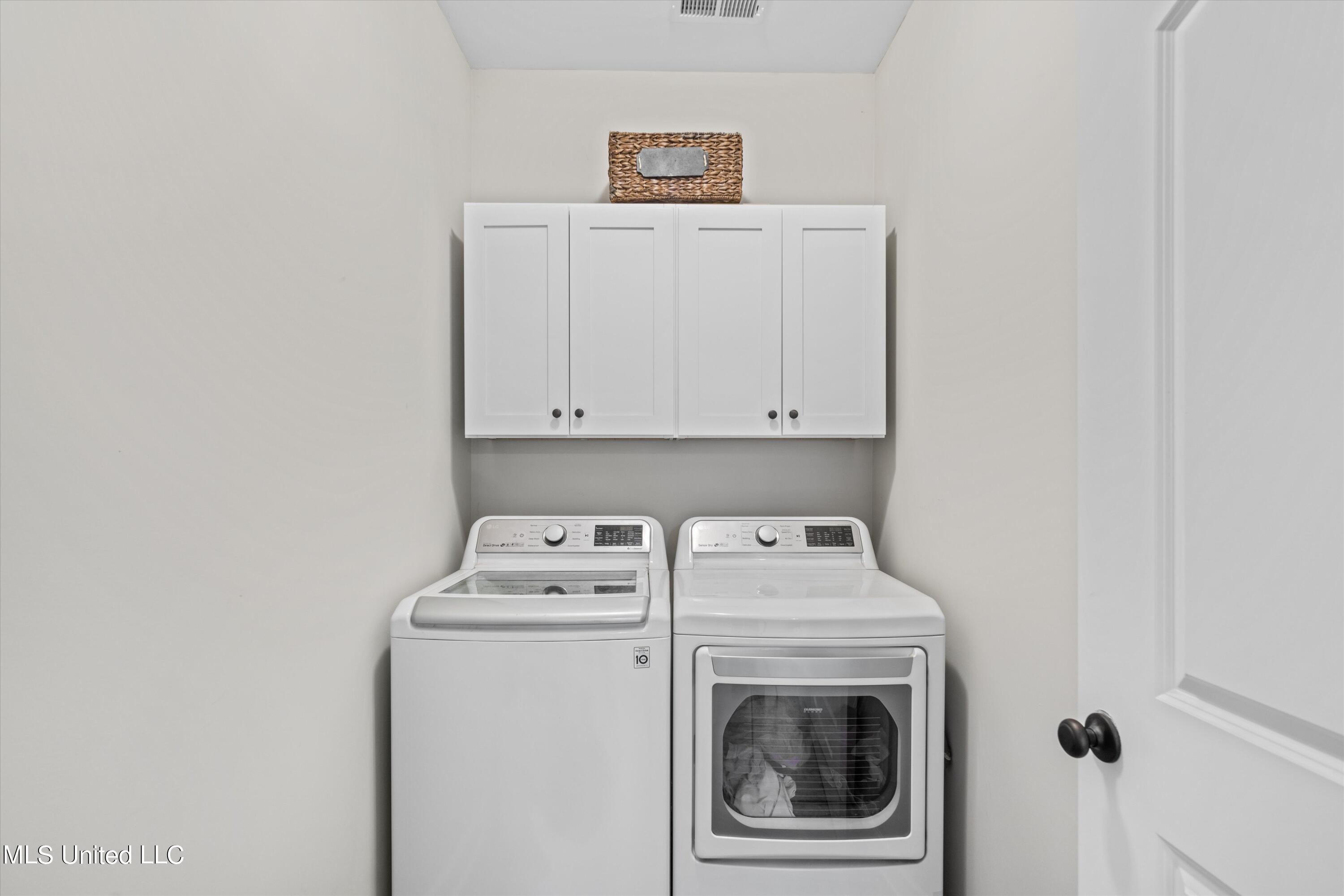 21 Moore Loop Byhalia, MS 38611 - Photo 18 of 22 Laundry room
