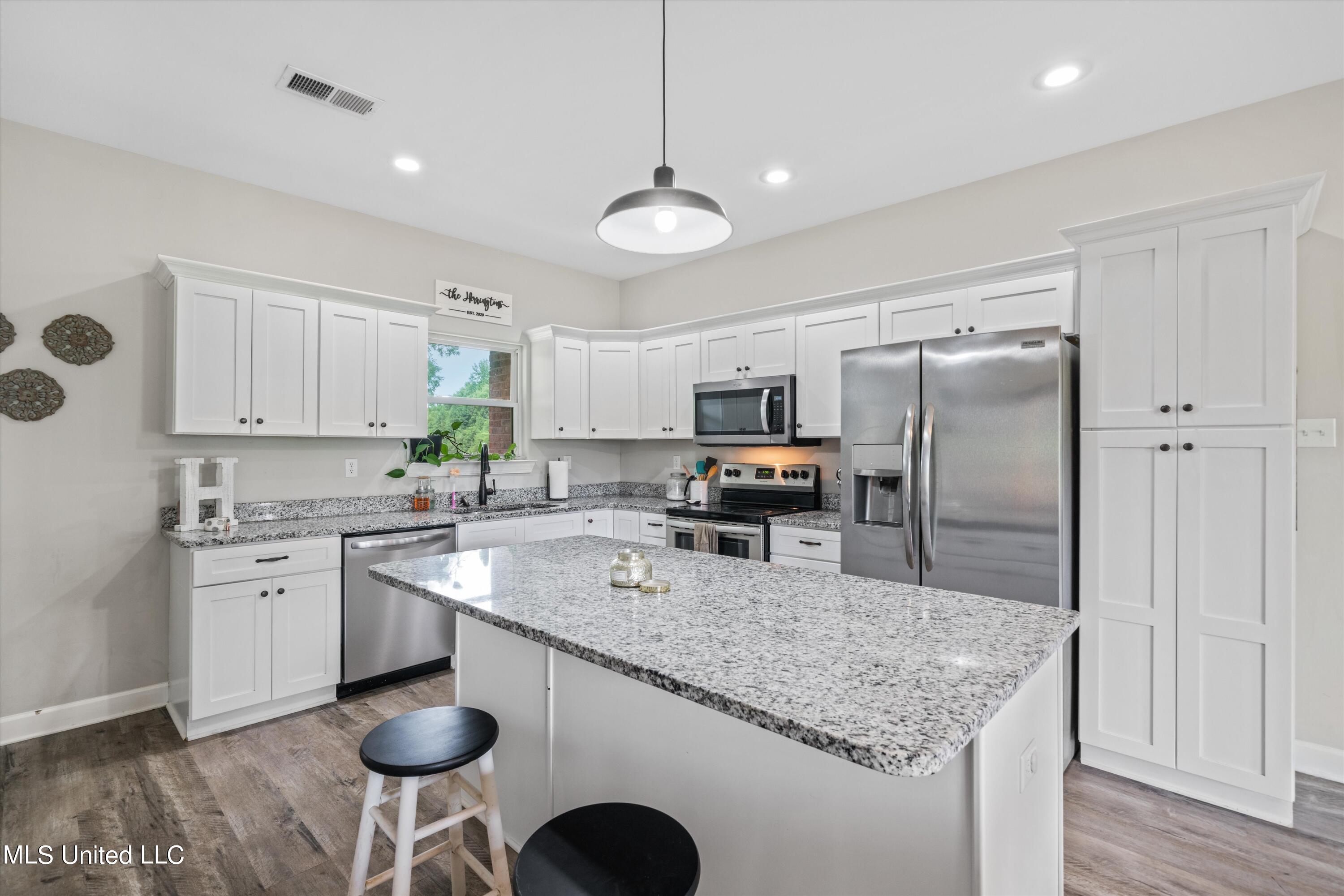 21 Moore Loop Byhalia, MS 38611 - Photo 5 of 22 Kitchen