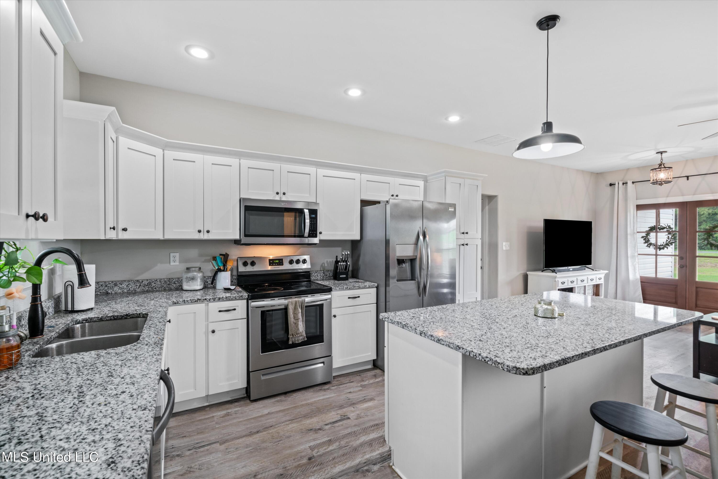 21 Moore Loop Byhalia, MS 38611 - Photo 6 of 22 Kitchen