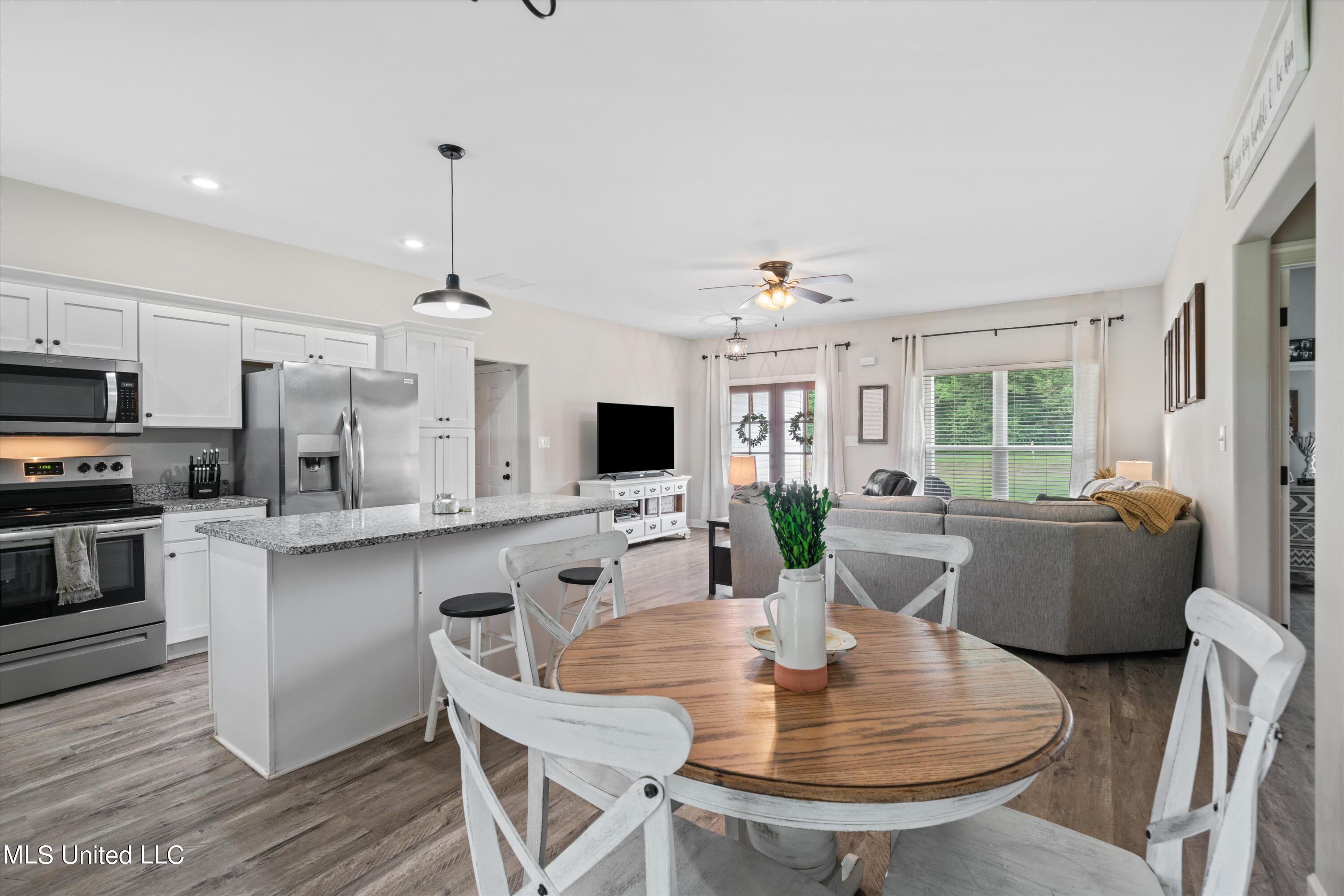 21 Moore Loop Byhalia, MS 38611 - Photo 9 of 22 Very open