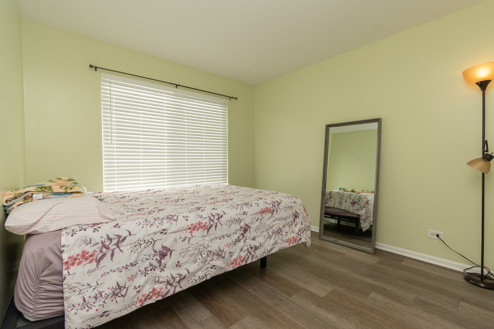 39672 Warren Lane Beach Park, IL 60083 - Photo 12 of 15 a bedroom with a bed and a window