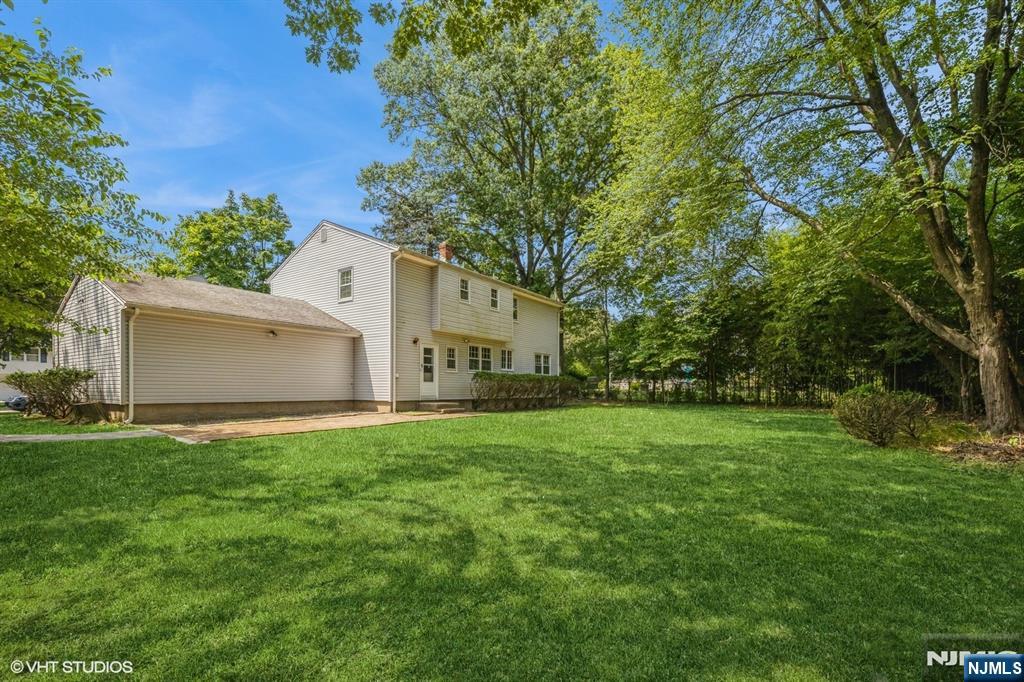 275 Taft Court Paramus, NJ 07652 - Photo 5 of 40