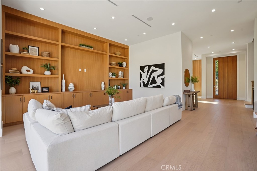 17354 Toquet Drive Encino, CA 91316 - Photo 14 of 75 Gallery Image 14
