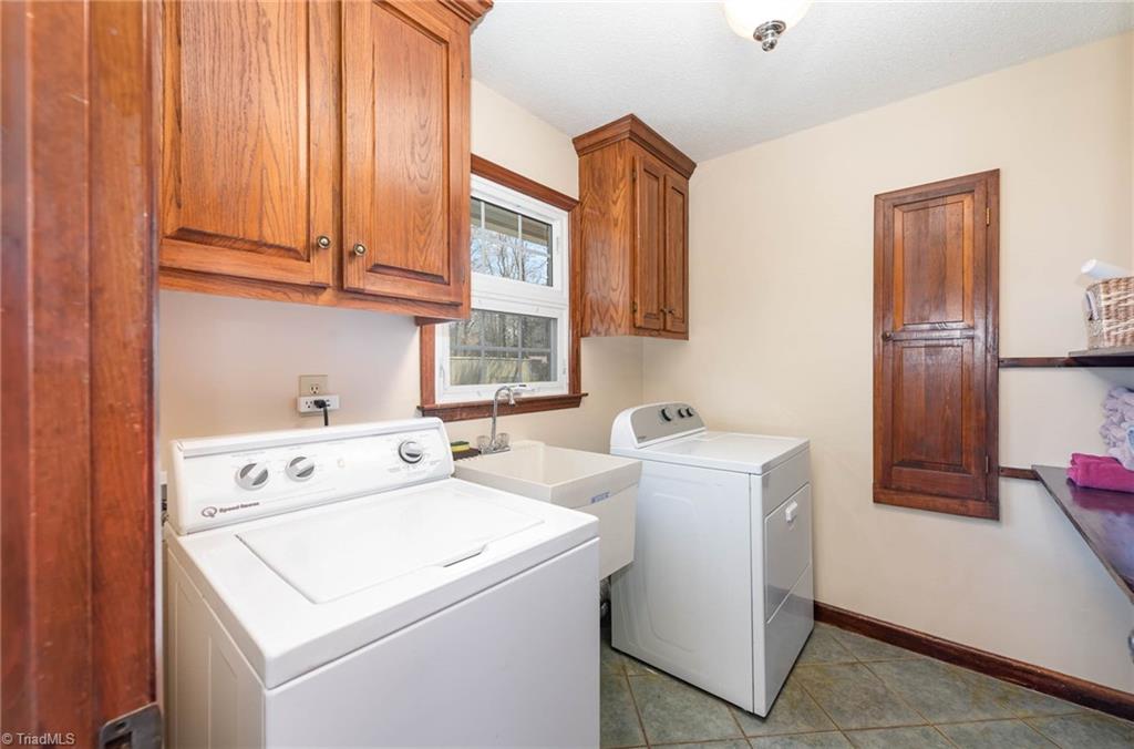 4105 Deloach Court High Point, NC 27265 - Photo 15 of 32 Gallery Image 15