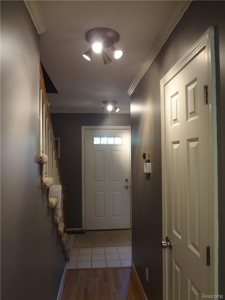 4408 South Rochester Road, Unit 3 Royal Oak, MI 48073 - Photo 9 of 16 Hallway view