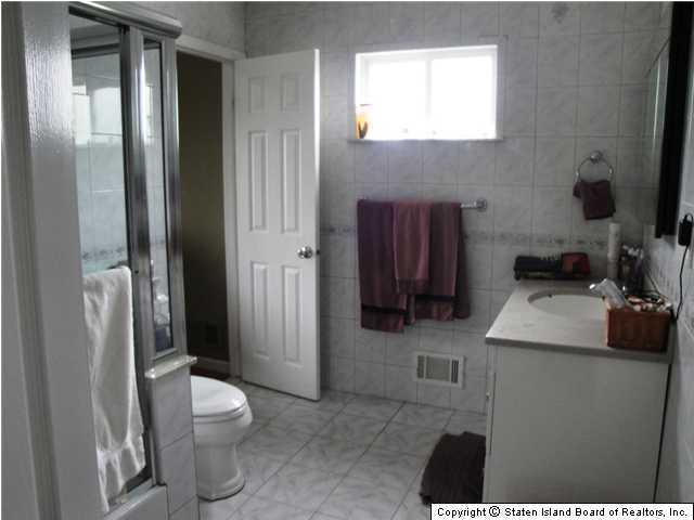 181 Rye Avenue Staten Island, NY 10312 - Photo 8 of 12 Additional Photo