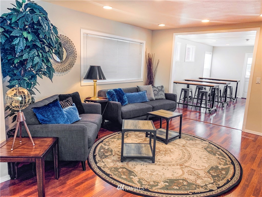 2212 Broadway Everett, WA 98201 - Photo 3 of 26 a living room with furniture and a potted plant