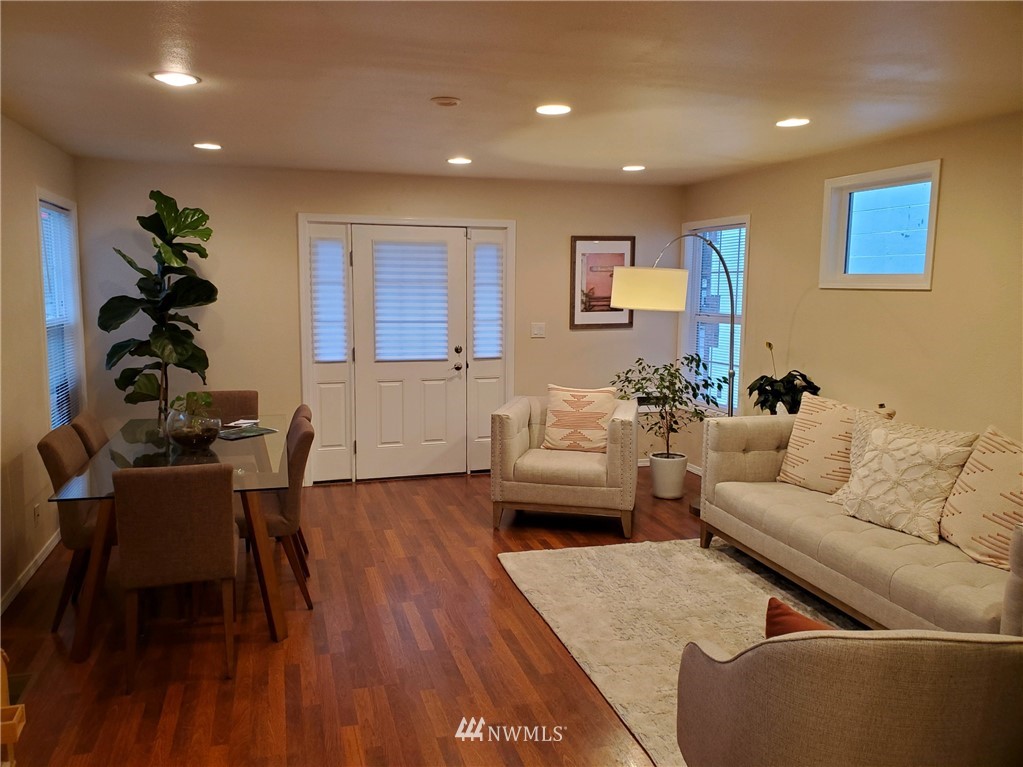 2212 Broadway Everett, WA 98201 - Photo 4 of 26 a living room with furniture and wooden floor