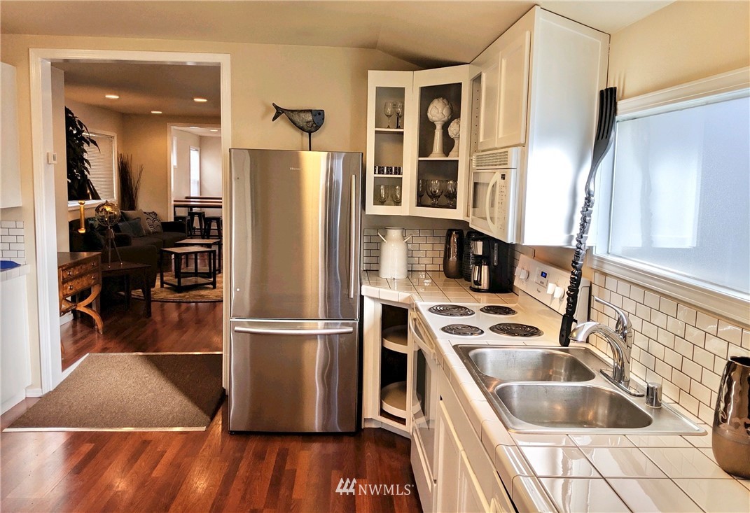 2212 Broadway Everett, WA 98201 - Photo 10 of 26 a kitchen with stainless steel appliances granite countertop a refrigerator and a sink