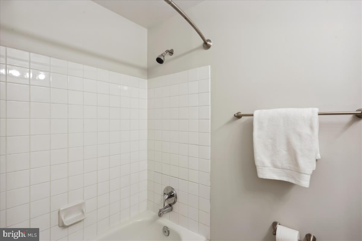 5 London Bridge Court Silver Spring, MD 20906 - Photo 32 of 65 Tub/ Shower in Upper Level