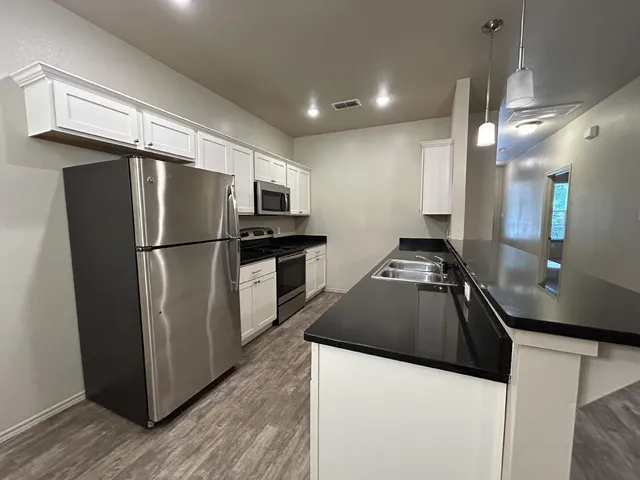 $1,950 | 2134 10th Street, Lubbock, TX 79401