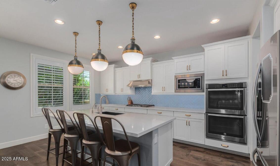 947 West Kaibab Drive Chandler, AZ 85248 - Photo 11 of 32 a kitchen with a table and chairs in it