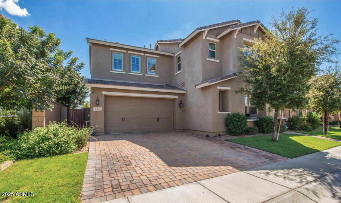 947 West Kaibab Drive Chandler, AZ 85248 - Photo 30 of 32 a front view of a house with garden