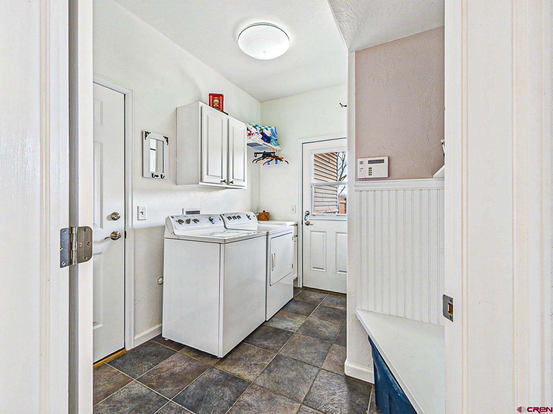 12689 6100th Road Montrose, CO 81403 - Photo 20 of 45 a bathroom with a sink a toilet and shower