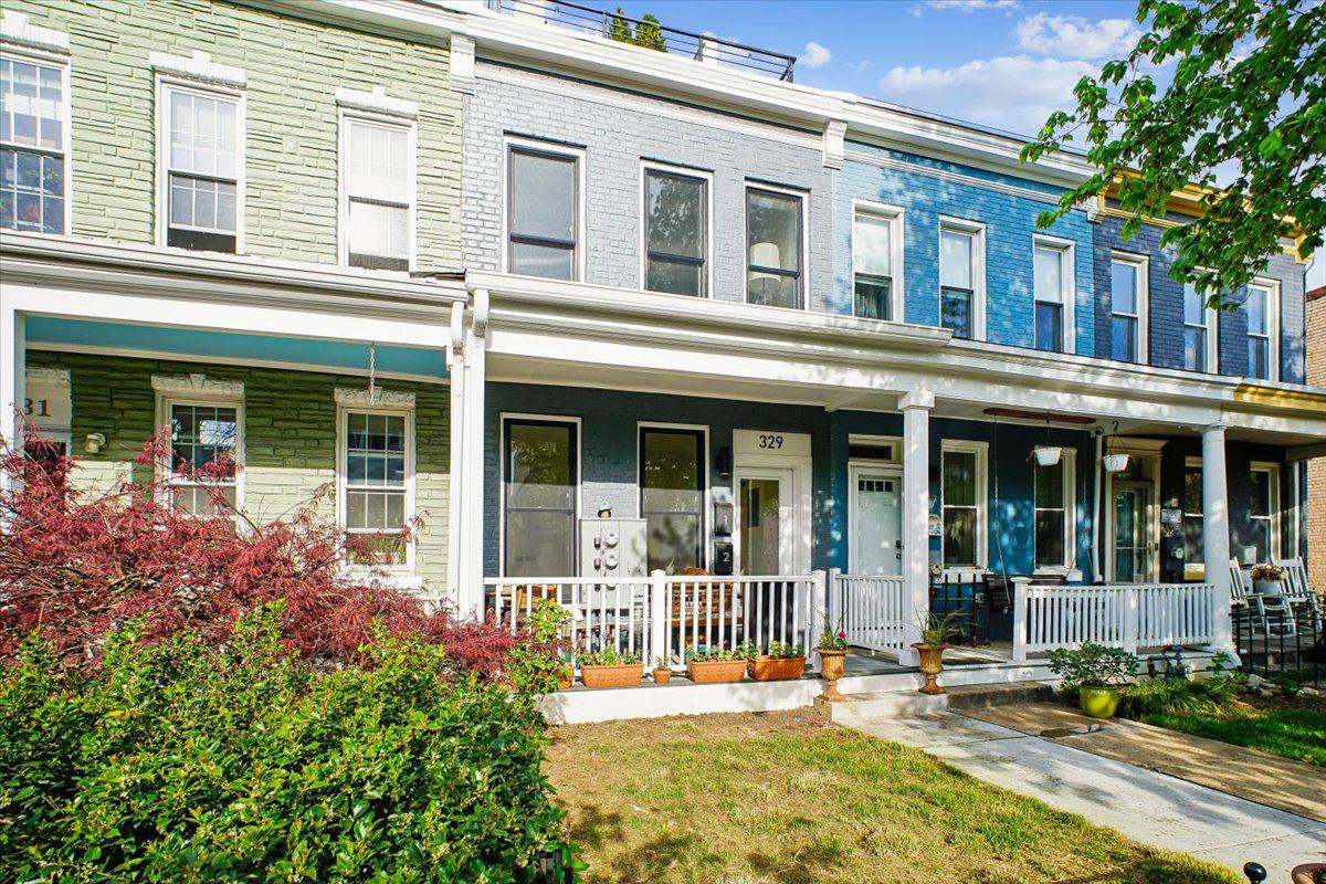 Charming townhome style condo