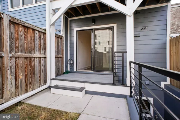 $4,800 | 329 16th Street Southeast, Unit 1, Washington, DC 20003