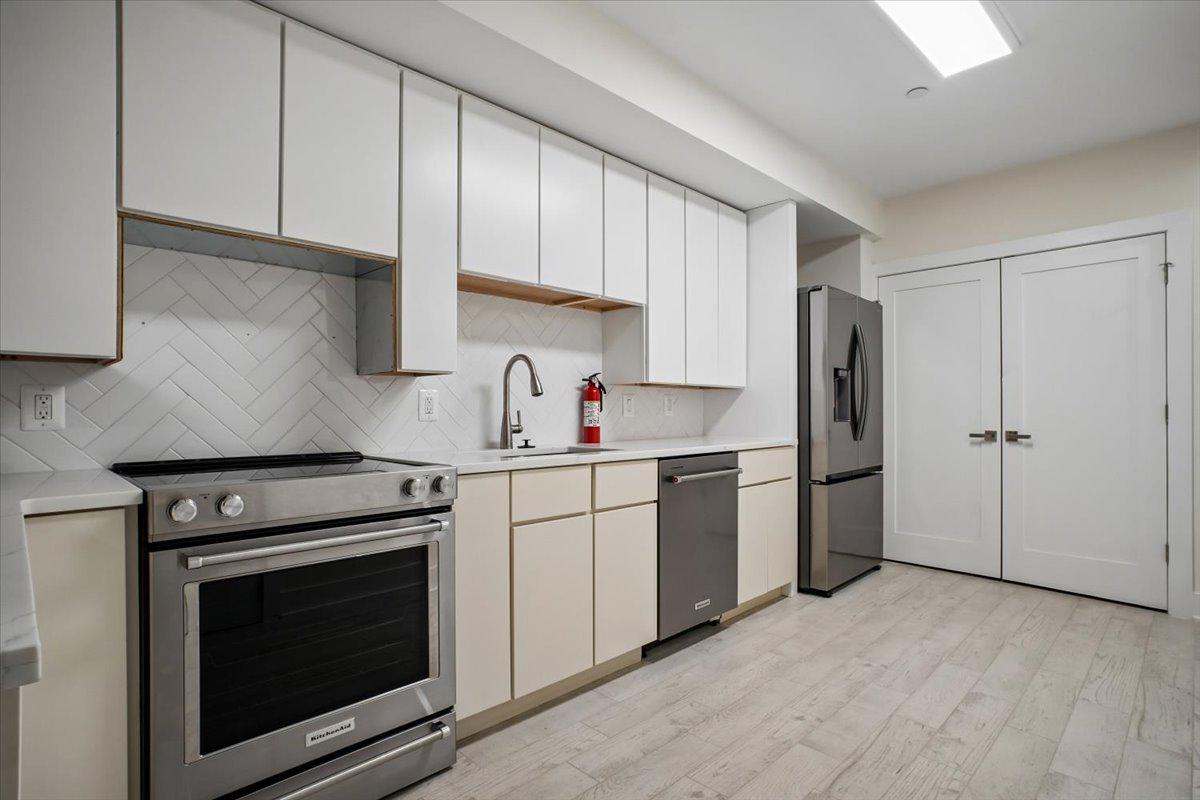 329 16th Street Southeast, Unit 1 Washington, DC 20003 - Photo 8 of 17 Kitchen