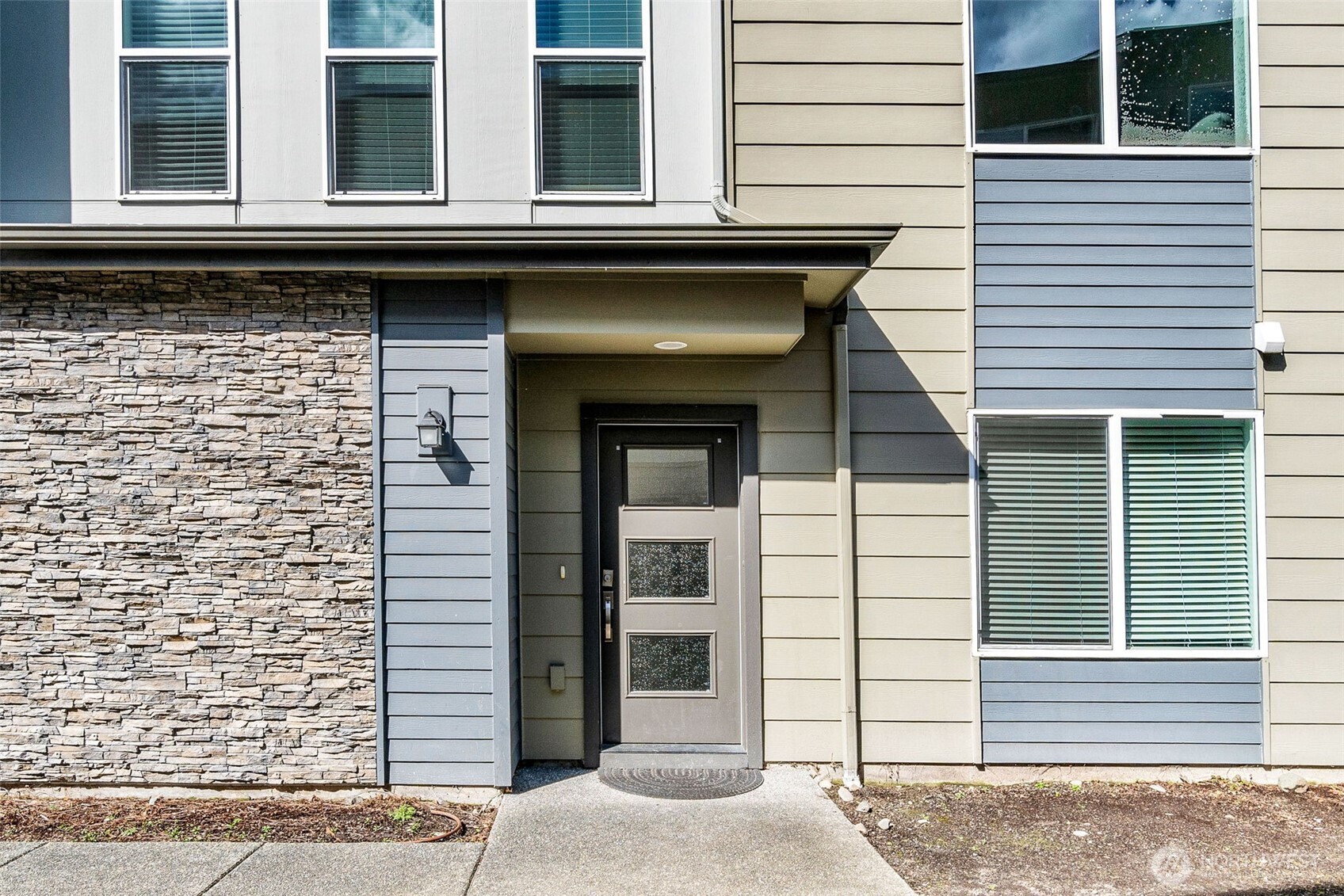 2021 129th Place Southwest, Unit F Everett, WA 98204 - Photo 2 of 28