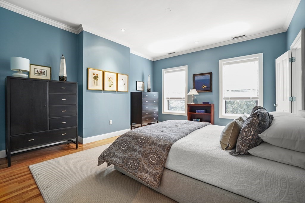 59 Rutland Street, Unit 3 Boston, MA 02118 - Photo 16 of 40 a bedroom with a bed and a dresser