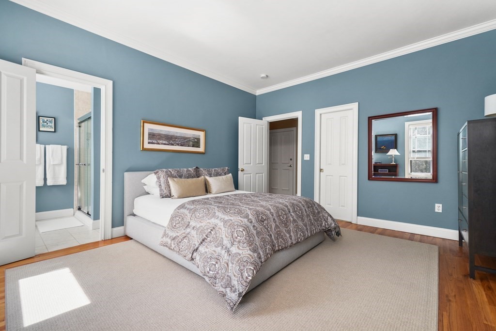 59 Rutland Street, Unit 3 Boston, MA 02118 - Photo 18 of 40 a bedroom with a bed and lamp