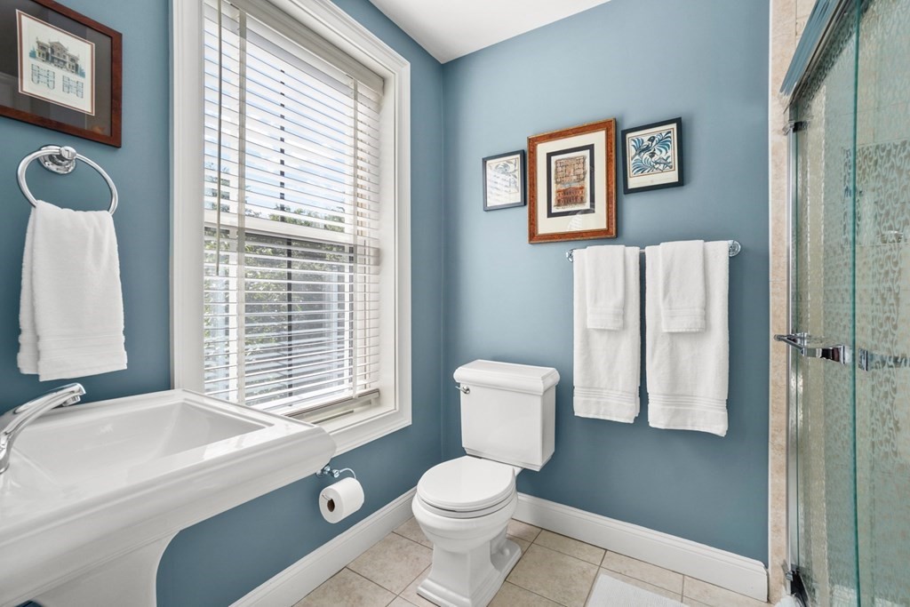 59 Rutland Street, Unit 3 Boston, MA 02118 - Photo 19 of 40 a bathroom with a toilet a sink and a bath tub