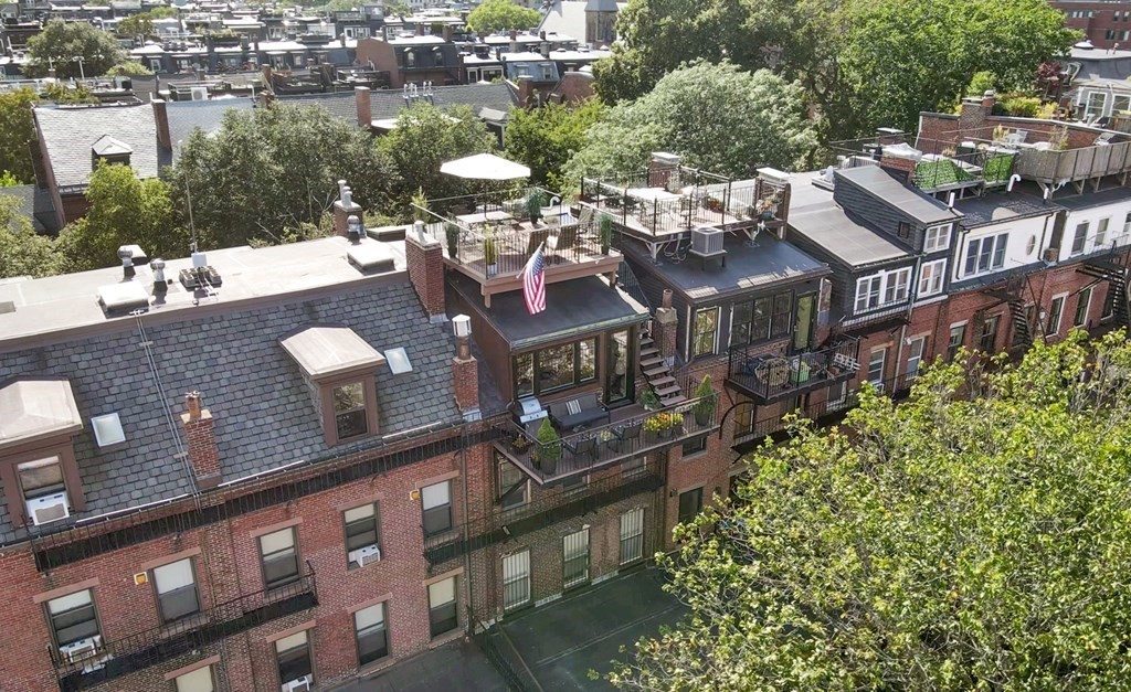 59 Rutland Street, Unit 3 Boston, MA 02118 - Photo 37 of 40 a view of a chairs and table in a patio