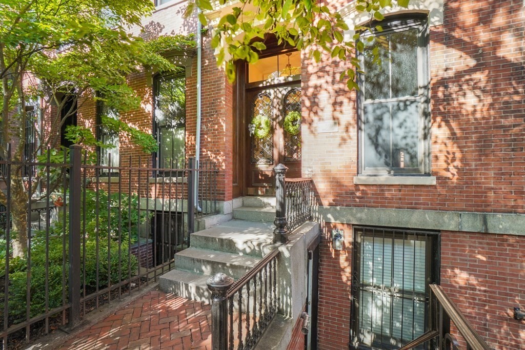 59 Rutland Street, Unit 3 Boston, MA 02118 - Photo 39 of 40 a view of a house with brick walls