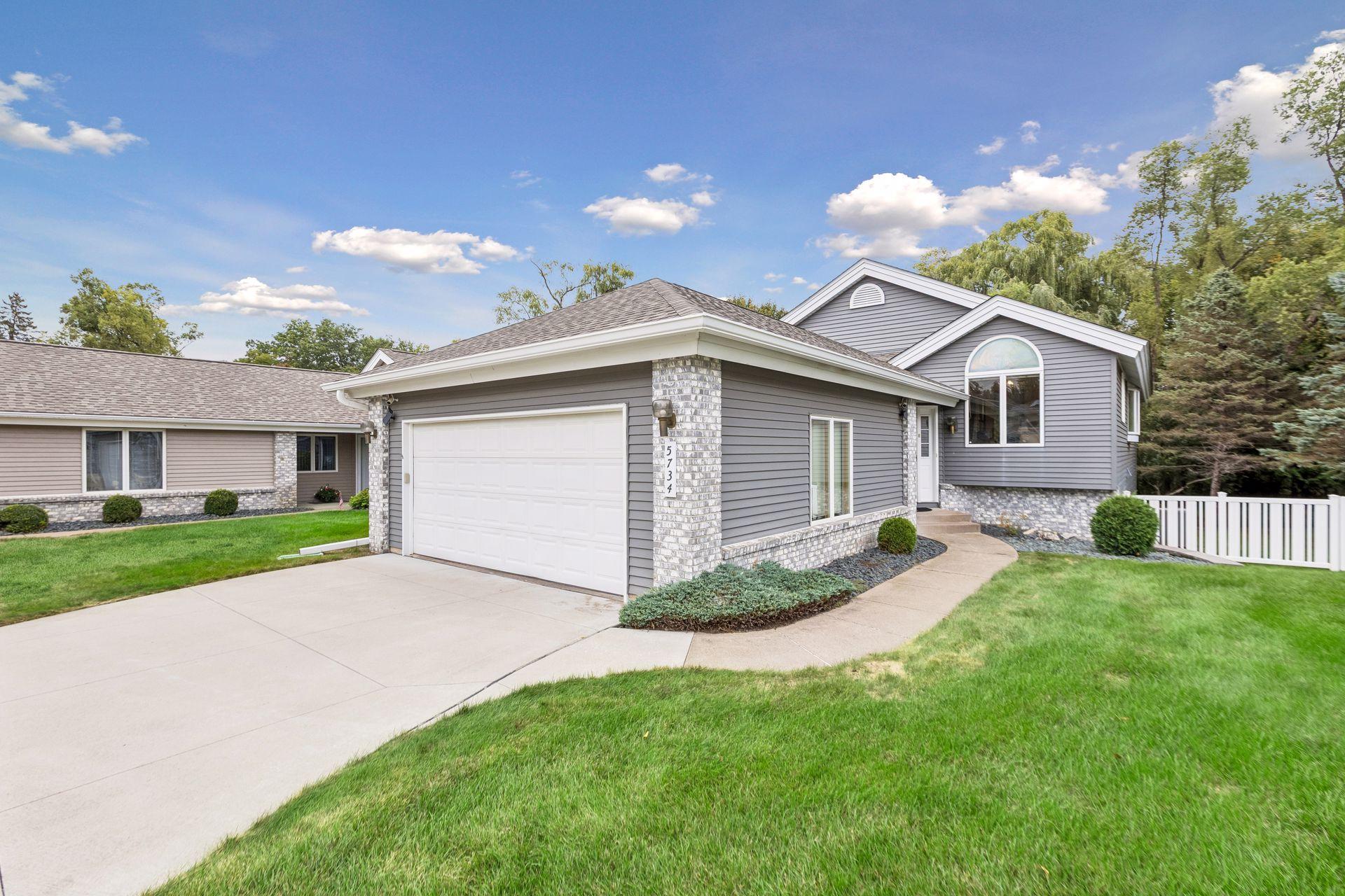 5734 Heather Ridge Drive Shoreview, MN 55126 - Photo 4 of 57 Gallery Image 4