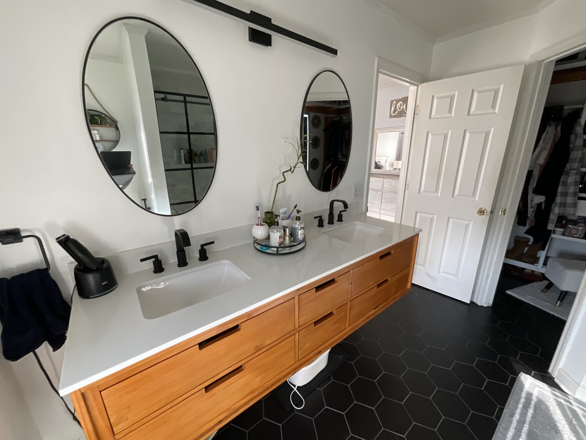 110 Indian Pointe Drive White House, TN 37188 - Photo 10 of 19 a room with two mirror and a sink