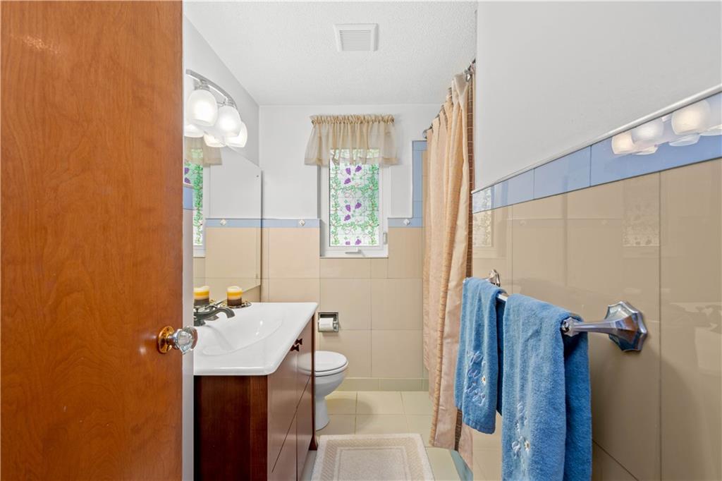 4238 Greenridge Road Pittsburgh, PA 15234 - Photo 14 of 25 Gallery Image 14