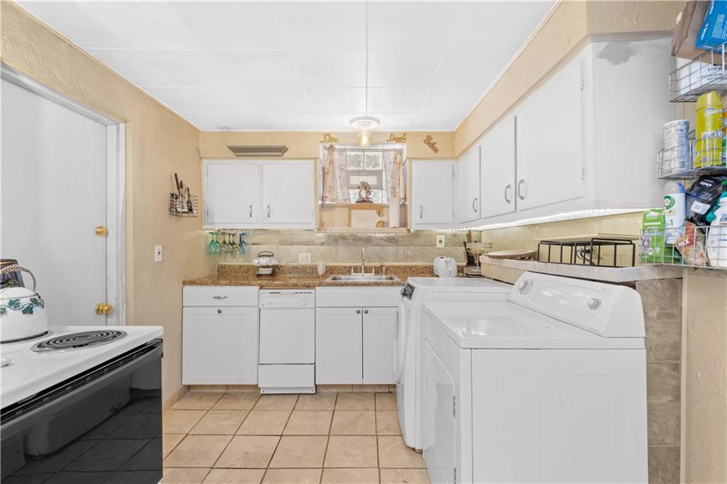 4238 Greenridge Road Pittsburgh, PA 15234 - Photo 17 of 25 Gallery Image 17