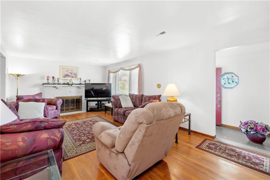 4238 Greenridge Road Pittsburgh, PA 15234 - Photo 3 of 25 Gallery Image 3