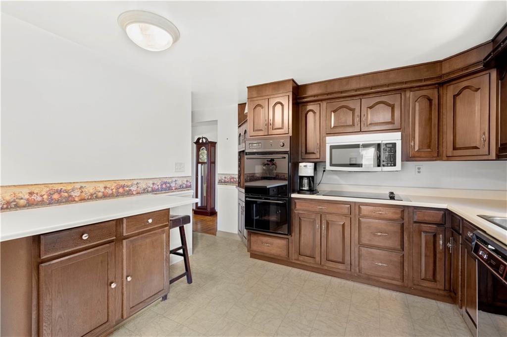 4238 Greenridge Road Pittsburgh, PA 15234 - Photo 8 of 25 Gallery Image 8
