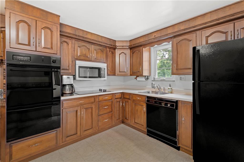 4238 Greenridge Road Pittsburgh, PA 15234 - Photo 9 of 25 Gallery Image 9