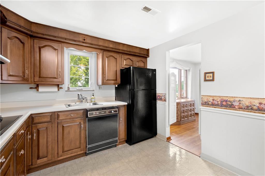 4238 Greenridge Road Pittsburgh, PA 15234 - Photo 10 of 25 Gallery Image 10