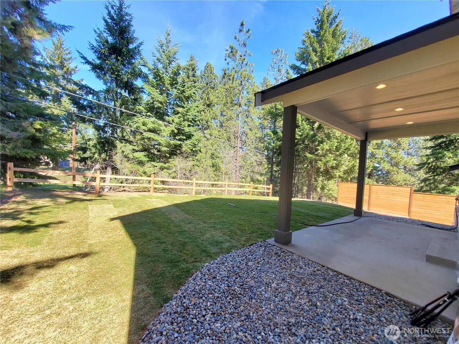 511 West 2nd Street Cle Elum, WA 98922 - Photo 4 of 35 a view of a backyard with large trees
