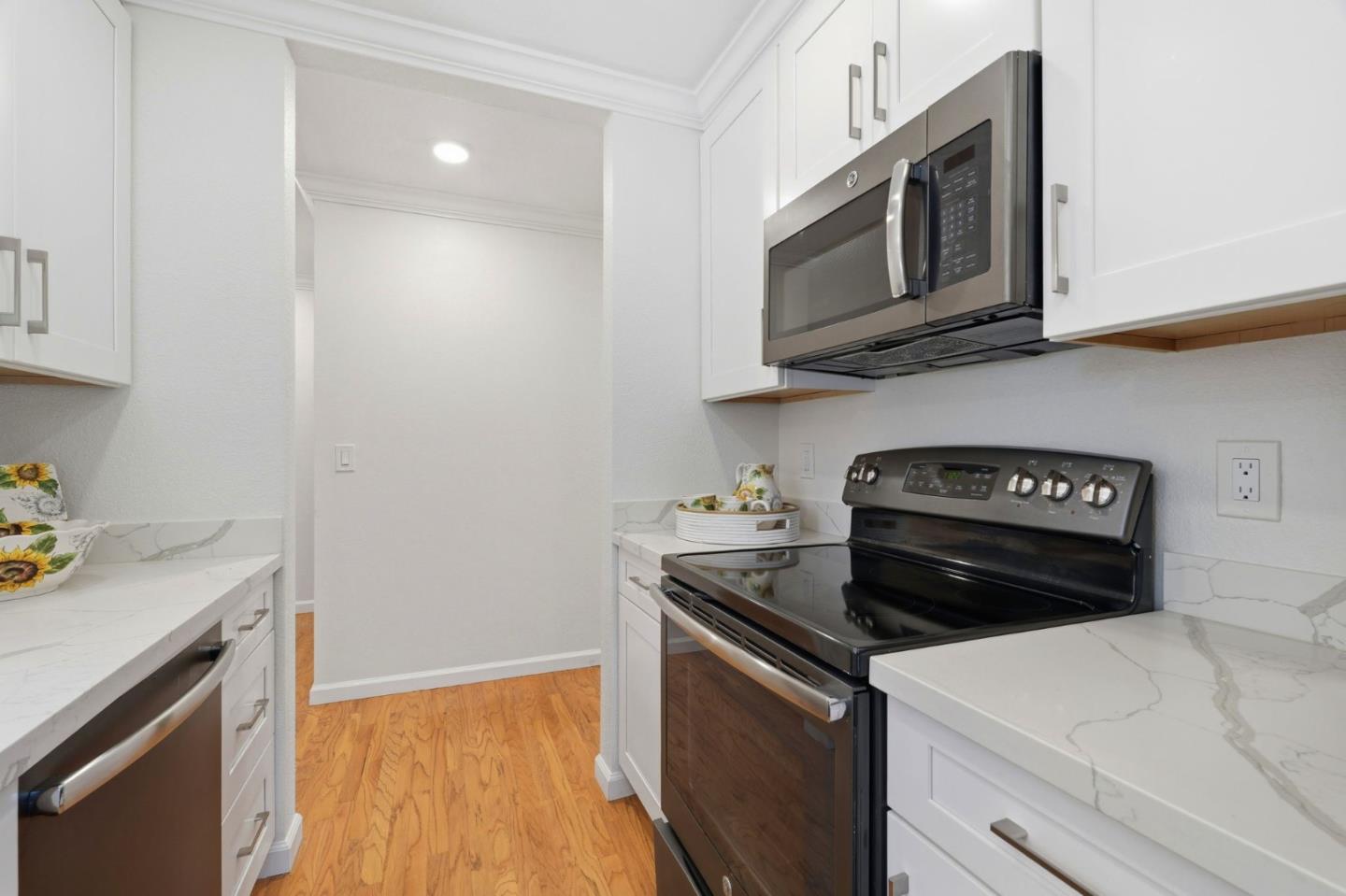 765 North Rengstorff Avenue, Unit 19 Mountain View, CA 94043 - Photo 13 of 33