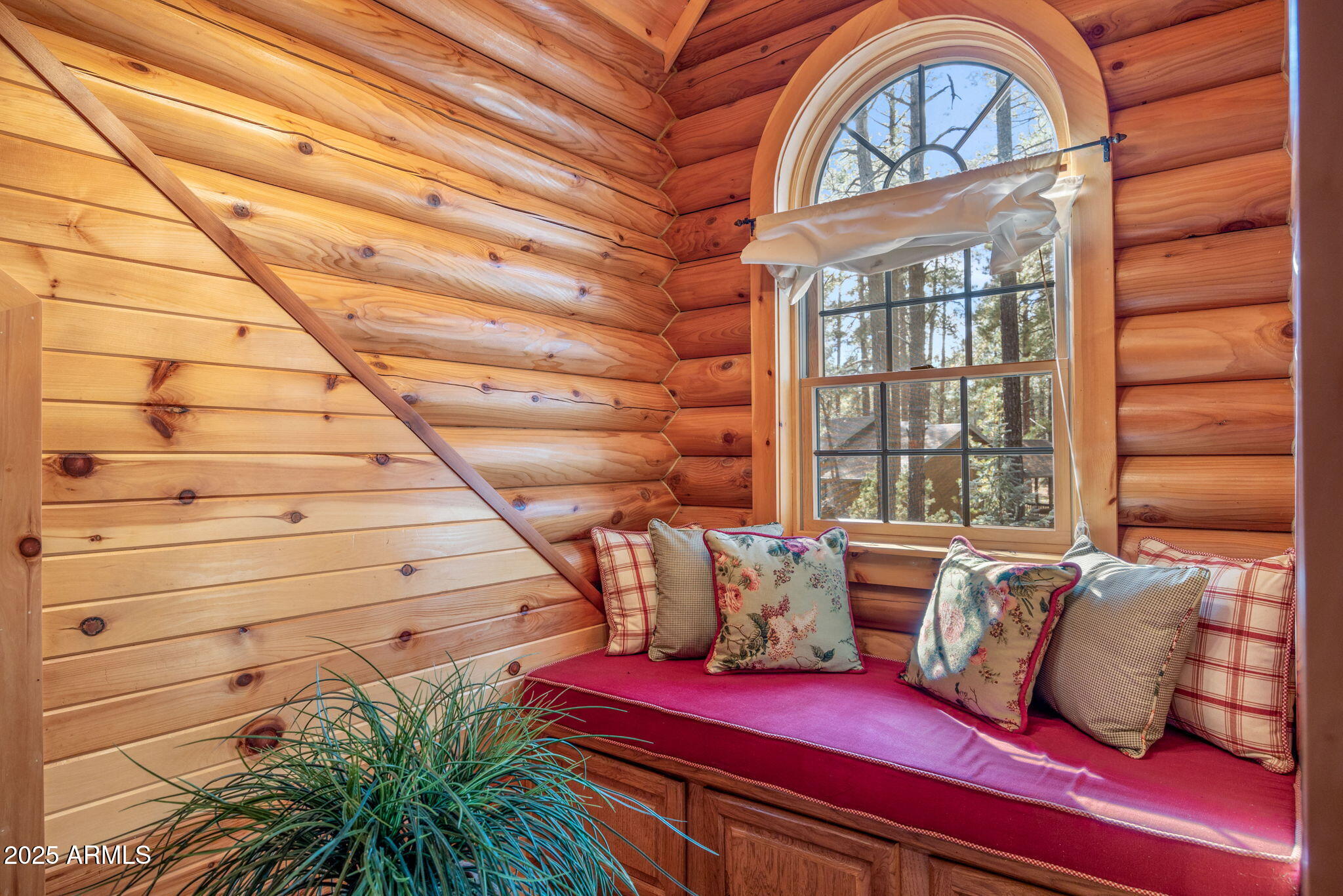 2677 Jackrabbit Drive Pinetop, AZ 85935 - Photo 16 of 87 Main Primary Bedroom