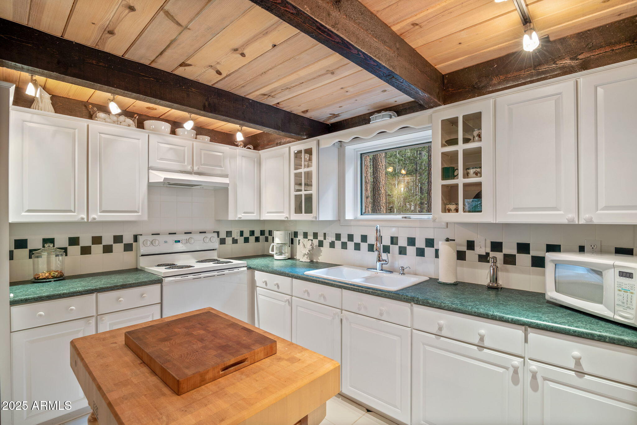 2677 Jackrabbit Drive Pinetop, AZ 85935 - Photo 37 of 87 Guest Kitchen