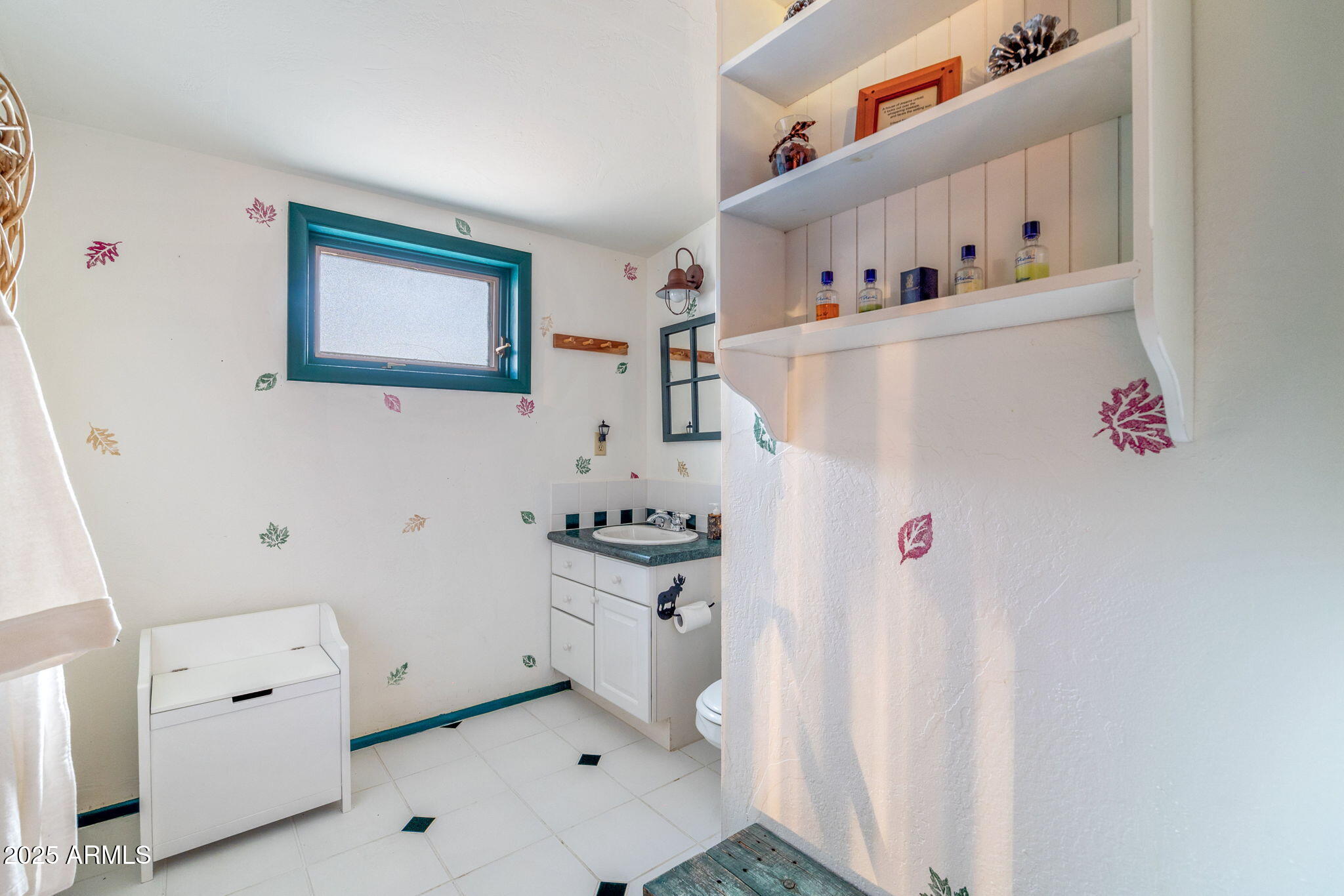 2677 Jackrabbit Drive Pinetop, AZ 85935 - Photo 43 of 87 Guest Upstairs Bathroom