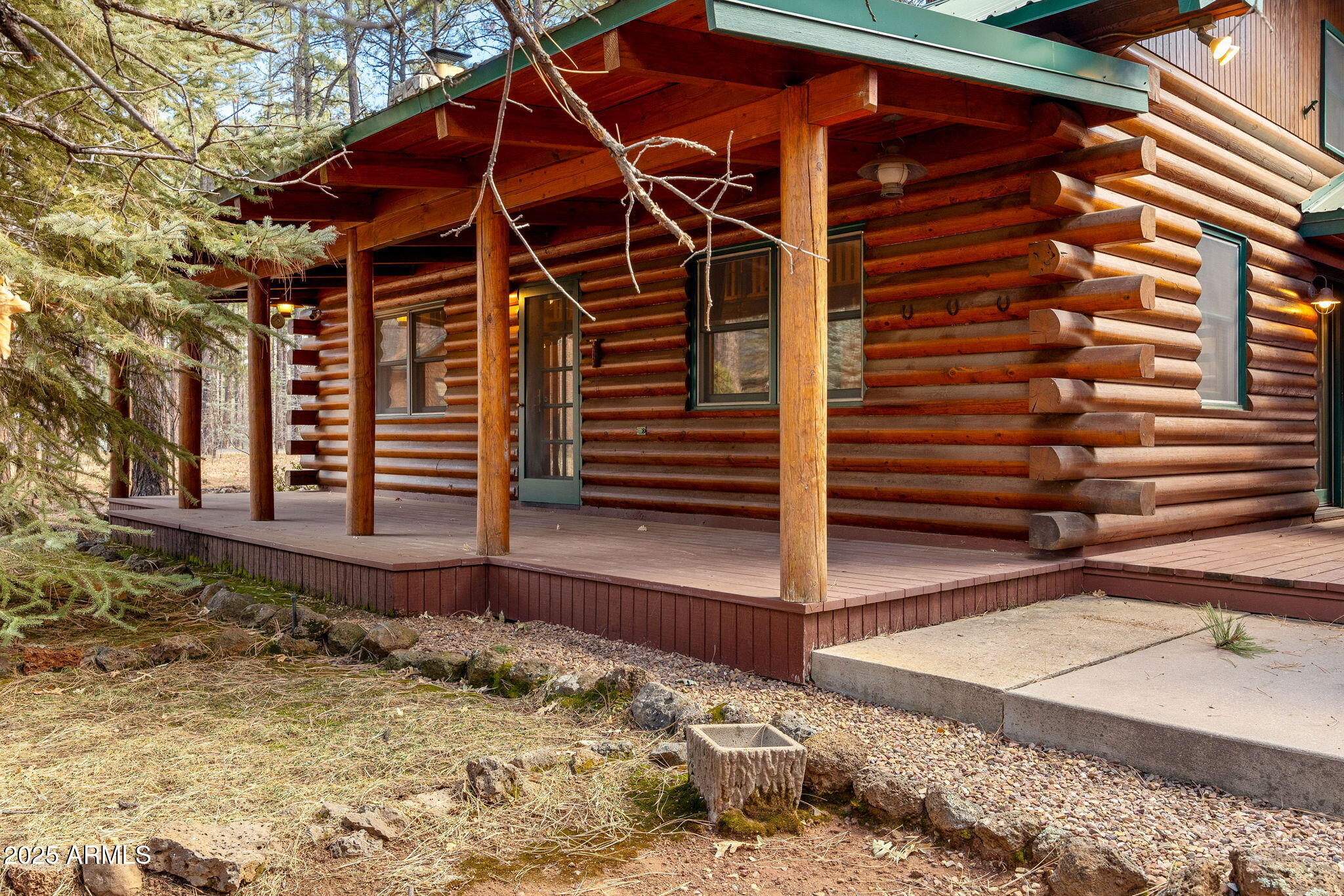 2677 Jackrabbit Drive Pinetop, AZ 85935 - Photo 52 of 87 a front view of a house