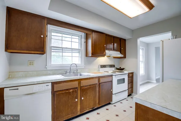 $2,350 | 322 Clay Street, Fredericksburg, VA 22408