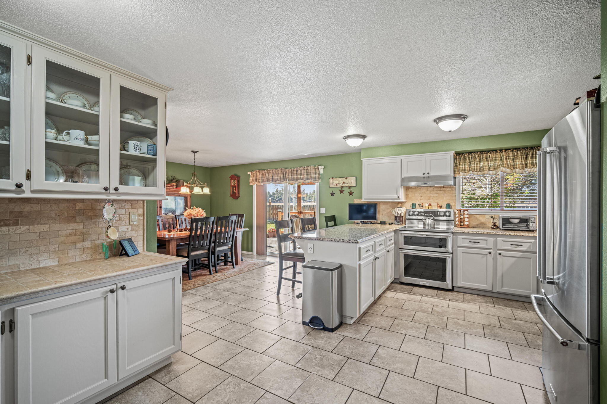 16255 Paulina View Road La Pine, OR 97739 - Photo 8 of 71 Lots of storage and granite counter tops