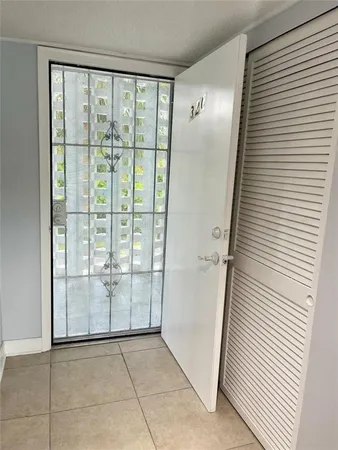 $2,200 | 877 Northeast 195th Street, Unit 320, Miami, FL 33179