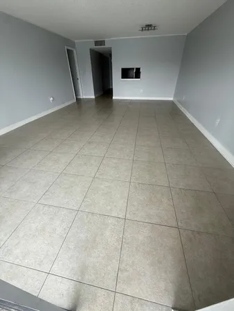 $2,200 | 877 Northeast 195th Street, Unit 320, Miami, FL 33179