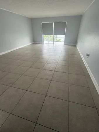 $2,200 | 877 Northeast 195th Street, Unit 320, Miami, FL 33179
