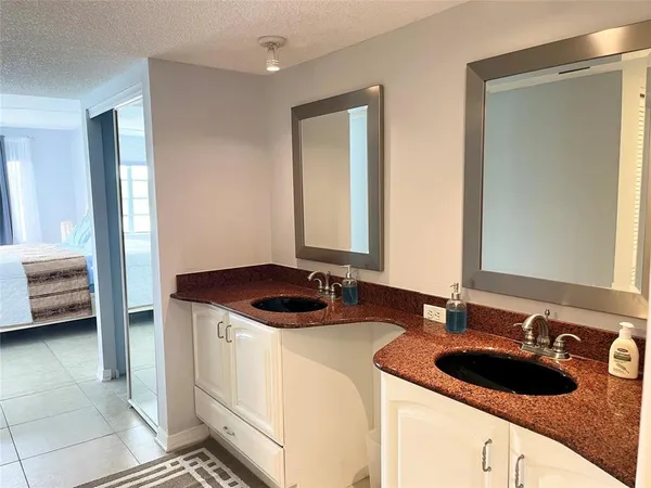 $2,200 | 877 Northeast 195th Street, Unit 320, Miami, FL 33179