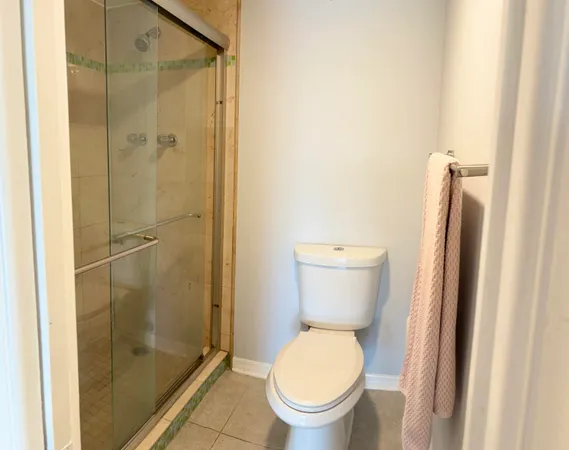 $2,200 | 877 Northeast 195th Street, Unit 320, Miami, FL 33179