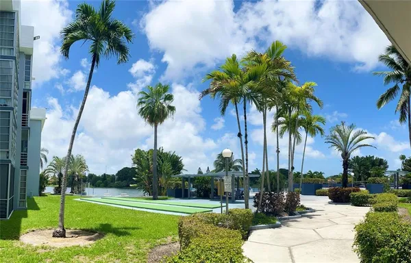 $2,200 | 877 Northeast 195th Street, Unit 320, Miami, FL 33179
